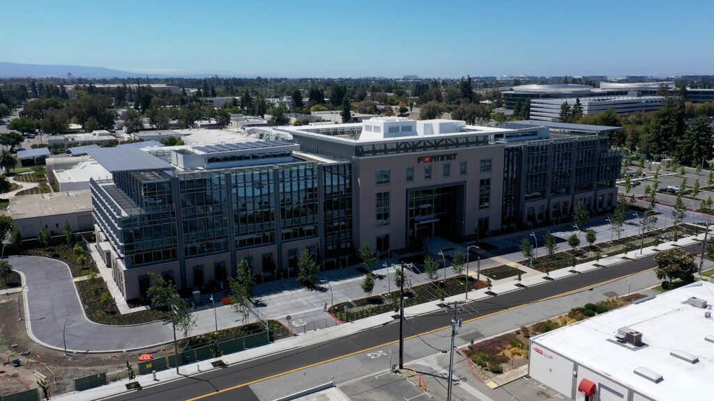 Fortinet apre il suo primo centro logistico europeo nei Paesi Bassi: emissioni ridotte e 100% energia rinnovabile